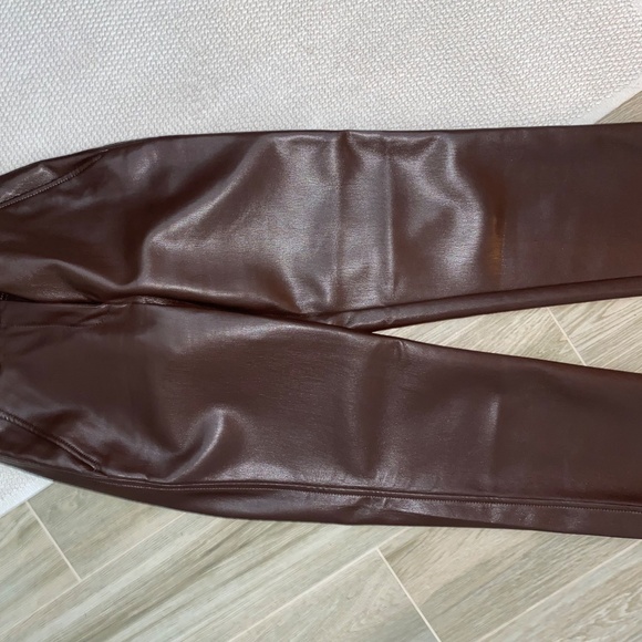 Aritzia Babaton Cropped Command Pant (00, Brown) - Picture 5 of 6